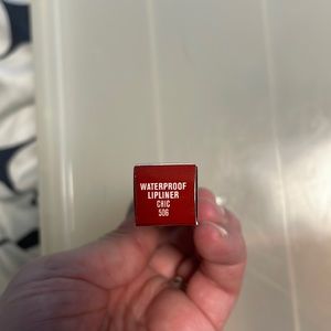 Waterproof lip liner il makiage chic shade 506